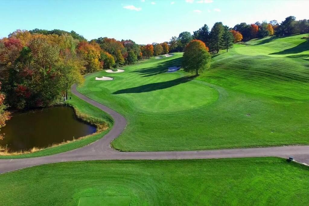 Вилла Connecticut Estate Escape Weston Экстерьер фото